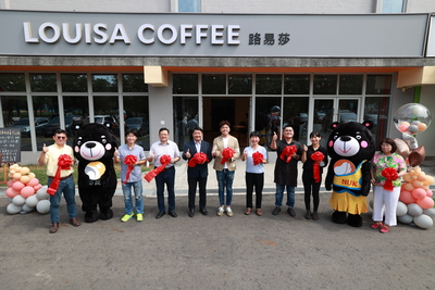 「我不在咖啡館，就是往咖啡館的路上」 ──路易莎咖啡高雄大學門市開幕 香氣瀰漫生態湖畔圖片