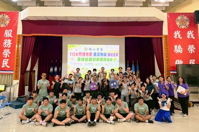 運競系系主任林季嬋1日率領游泳隊學生前往岡山榮譽國民之家，參與「照護有愛 廉潔無礙」活動