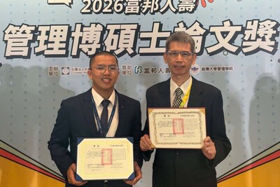 高雄大學資管系學生論文接連獲獎