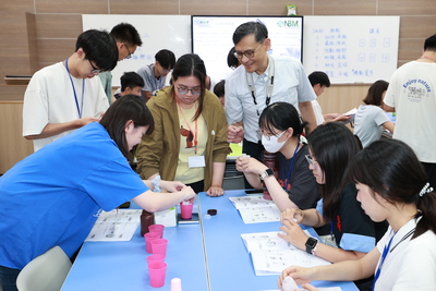 高雄大學仿生實驗營 帶高中生探索綠色科技
